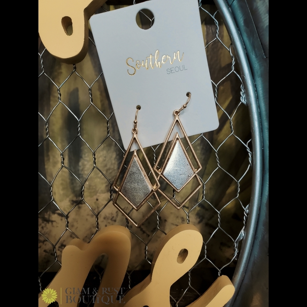 Double diamond earrings in worn gold.